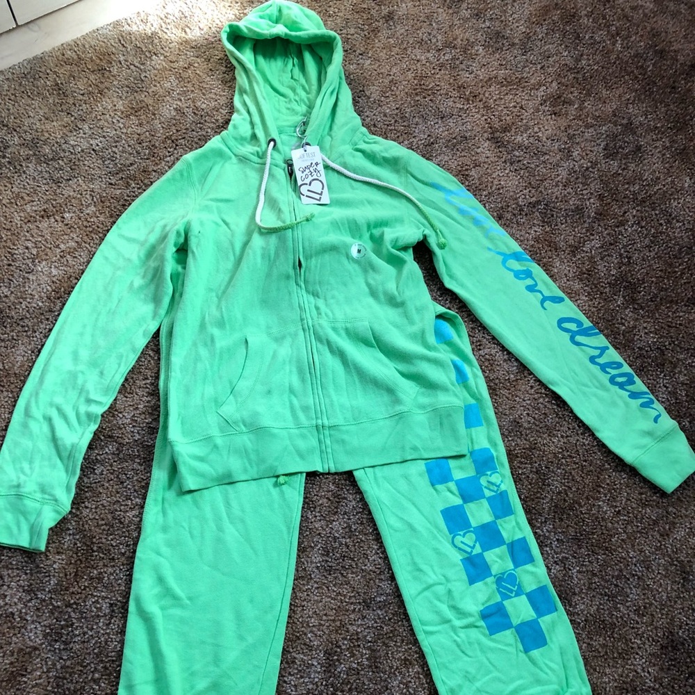 COPY - Aeropostale women sweater and pants.